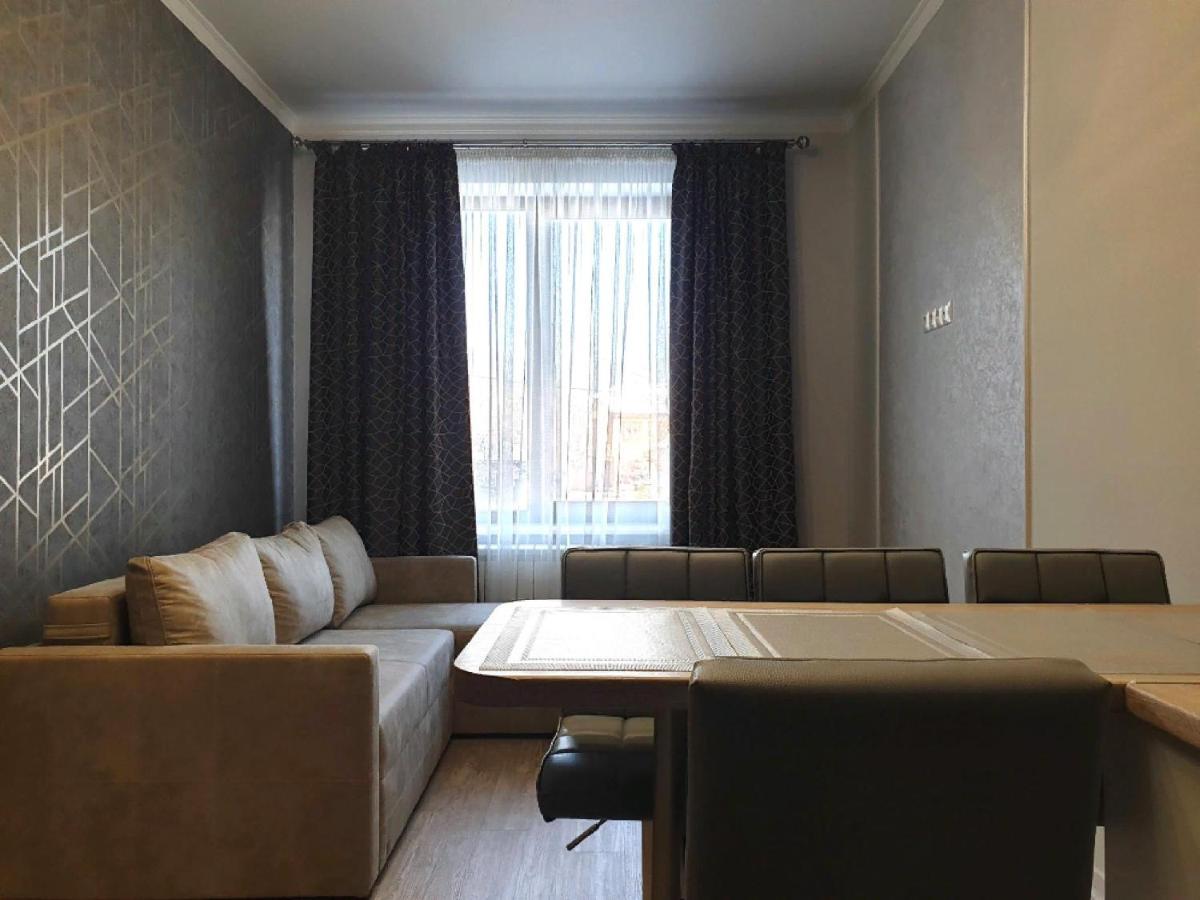 אוזהורוד Apartment Sweethome 1 Free Parking מראה חיצוני תמונה